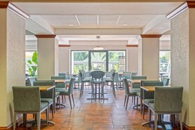 Holiday Inn Express & Suites Clearwater North - Dunedin
