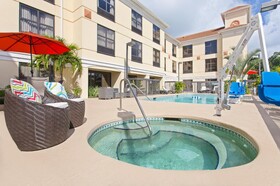 Holiday Inn Express & Suites Clearwater North - Dunedin