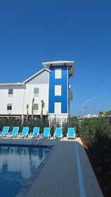 The J Hotel Dunedin Clearwater, an Ascend Collection Hotel
