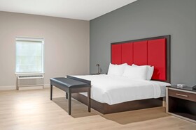 The J Hotel Dunedin Clearwater, an Ascend Collection Hotel