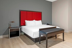 The J Hotel Dunedin Clearwater, an Ascend Collection Hotel