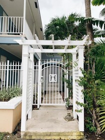 Galleria Apartments by Lowkl