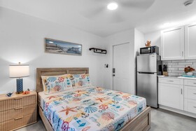 Galleria Apartments by Lowkl