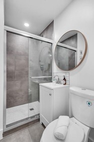 Galleria Apartments by Lowkl