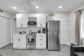 Galleria Apartments by Lowkl