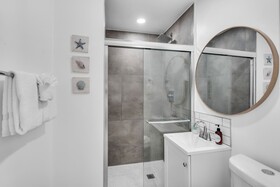 Galleria Apartments by Lowkl