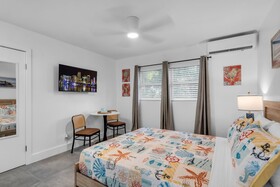 Galleria Apartments by Lowkl