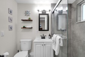 Galleria Apartments by Lowkl