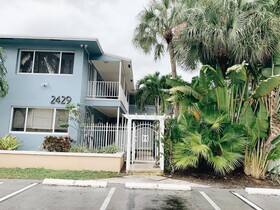 Galleria Apartments by Lowkl