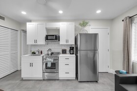 Galleria Apartments by Lowkl