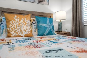 Galleria Apartments by Lowkl