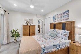 Galleria Apartments by Lowkl