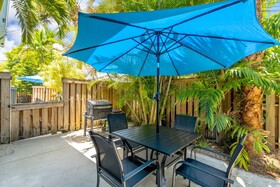 Galleria Apartments by Lowkl