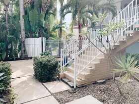 Galleria Apartments by Lowkl