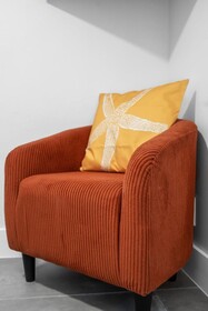 Galleria Apartments by Lowkl