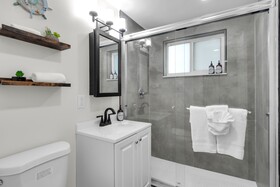 Galleria Apartments by Lowkl