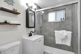 Galleria Apartments by Lowkl