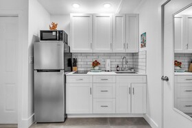 Galleria Apartments by Lowkl