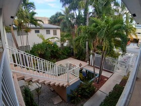 Galleria Apartments by Lowkl