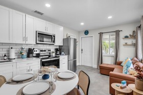 Galleria Apartments by Lowkl