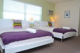 Grand Palm Plaza - Gay Men's Resort