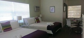 Grand Palm Plaza - Gay Men's Resort