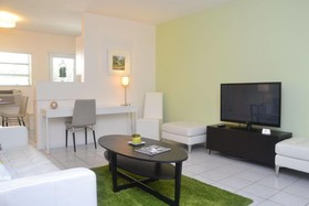 Grand Palm Plaza - Gay Men's Resort
