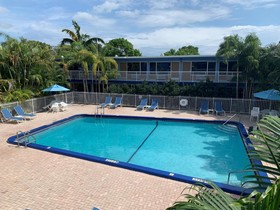 Rodeway Inn & Suites Airport/Cruise Port