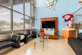 Rodeway Inn & Suites Airport/Cruise Port