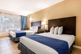 Rodeway Inn & Suites Airport/Cruise Port