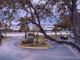 Rodeway Inn & Suites Airport/Cruise Port