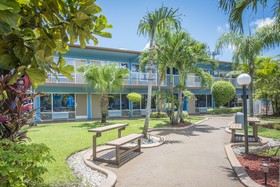 Rodeway Inn & Suites Airport/Cruise Port
