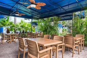 Rodeway Inn & Suites Airport/Cruise Port