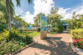 Rodeway Inn & Suites Airport/Cruise Port