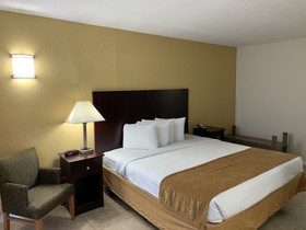 Rodeway Inn & Suites Airport/Cruise Port