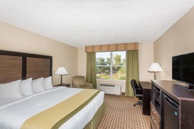 Baymont by Wyndham Fort Myers Airport