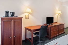 La Quinta Inn & Suites by Wyndham Fort Myers Airport