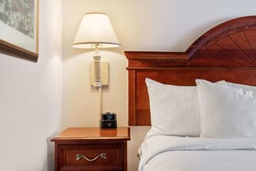La Quinta Inn & Suites by Wyndham Fort Myers Airport