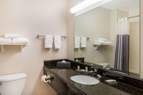 La Quinta Inn & Suites by Wyndham Fort Myers Airport