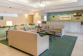 La Quinta Inn & Suites by Wyndham Fort Myers Airport