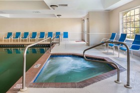 La Quinta Inn & Suites by Wyndham Fort Myers Airport