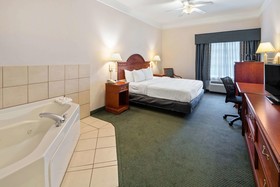La Quinta Inn & Suites by Wyndham Fort Myers Airport