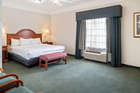La Quinta Inn & Suites by Wyndham Fort Myers Airport