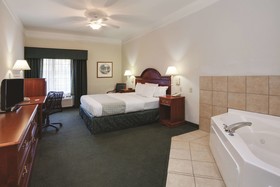 La Quinta Inn & Suites by Wyndham Fort Myers Airport