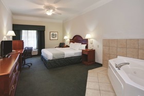 La Quinta Inn & Suites by Wyndham Fort Myers Airport