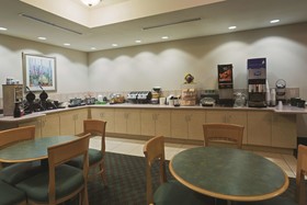 La Quinta Inn & Suites by Wyndham Fort Myers Airport