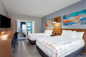La Quinta Inn & Suites by Wyndham Ft. Myers-Sanibel Gateway