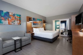La Quinta Inn & Suites by Wyndham Ft. Myers-Sanibel Gateway