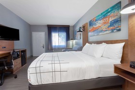 La Quinta Inn & Suites by Wyndham Ft. Myers-Sanibel Gateway