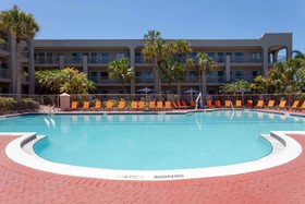 La Quinta Inn & Suites by Wyndham Ft. Myers-Sanibel Gateway